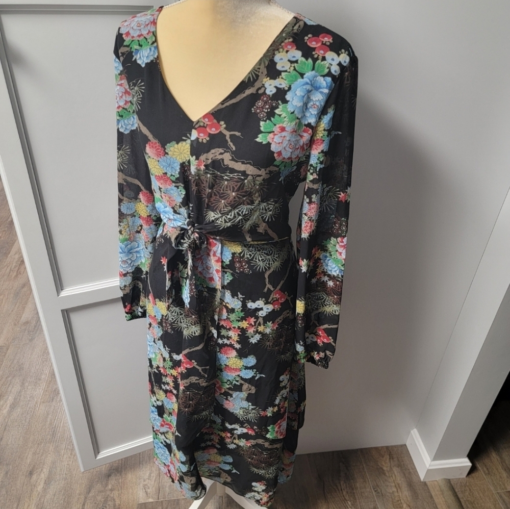 G.I.L.I.  Layered Dress V-Neck Long Sleeve Black Floral Asian Inspired Size 8